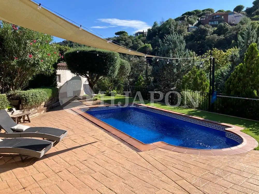 Piscina de Casa o xalet en venda en Alella amb Aire condicionat, Calefacció i Jardí privat