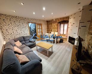 Sala d'estar de Casa o xalet en venda en Briñas amb Calefacció, Terrassa i Traster
