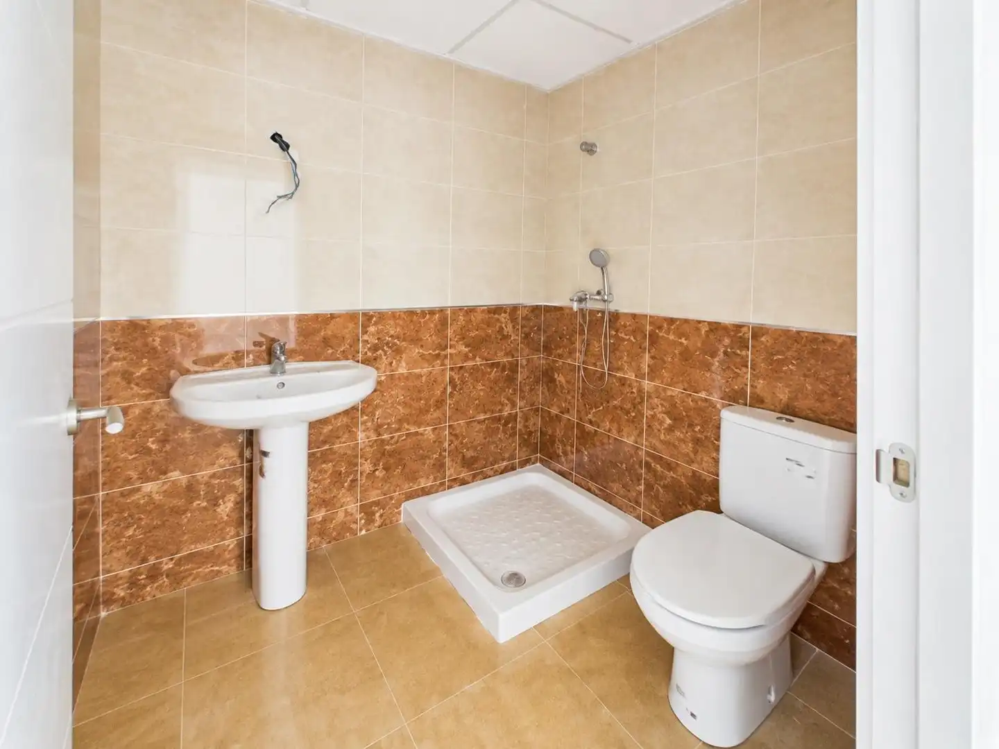 Bathroom of Flat for sale in Ceutí  with Private garden, Terrace and Storage room