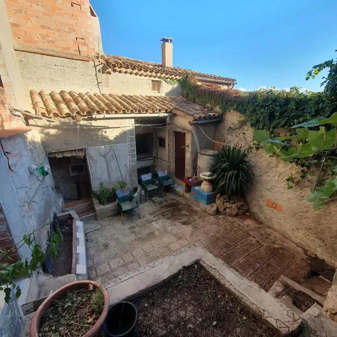 Vista exterior de Finca rústica en venda en La Bisbal de Montsant amb Calefacció, Jardí privat i Traster