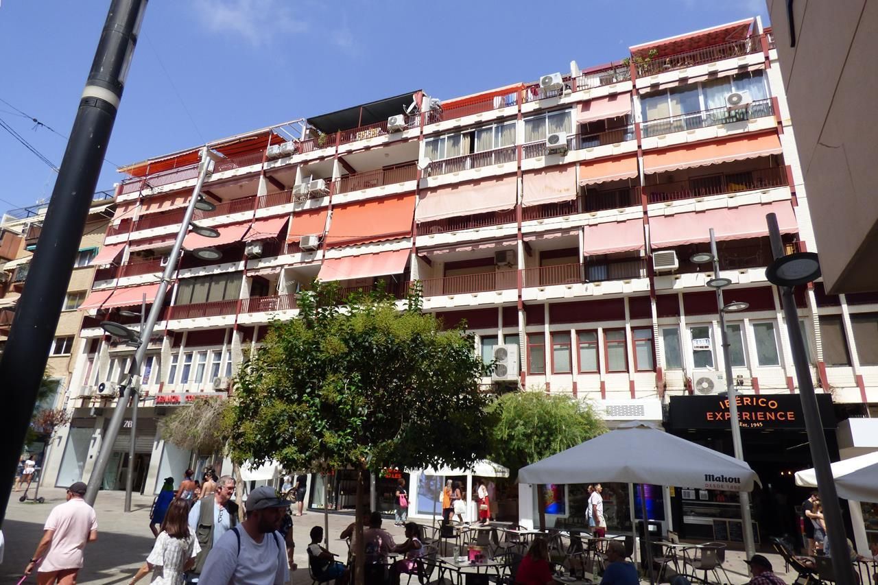 Vista exterior de Apartamento en venta en Benidorm con Aire acondicionado, Terraza y Amueblado