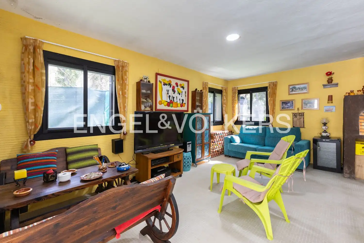 Living room of Houses for sale in Gilet  with Air Conditioner, Heating and Private garden