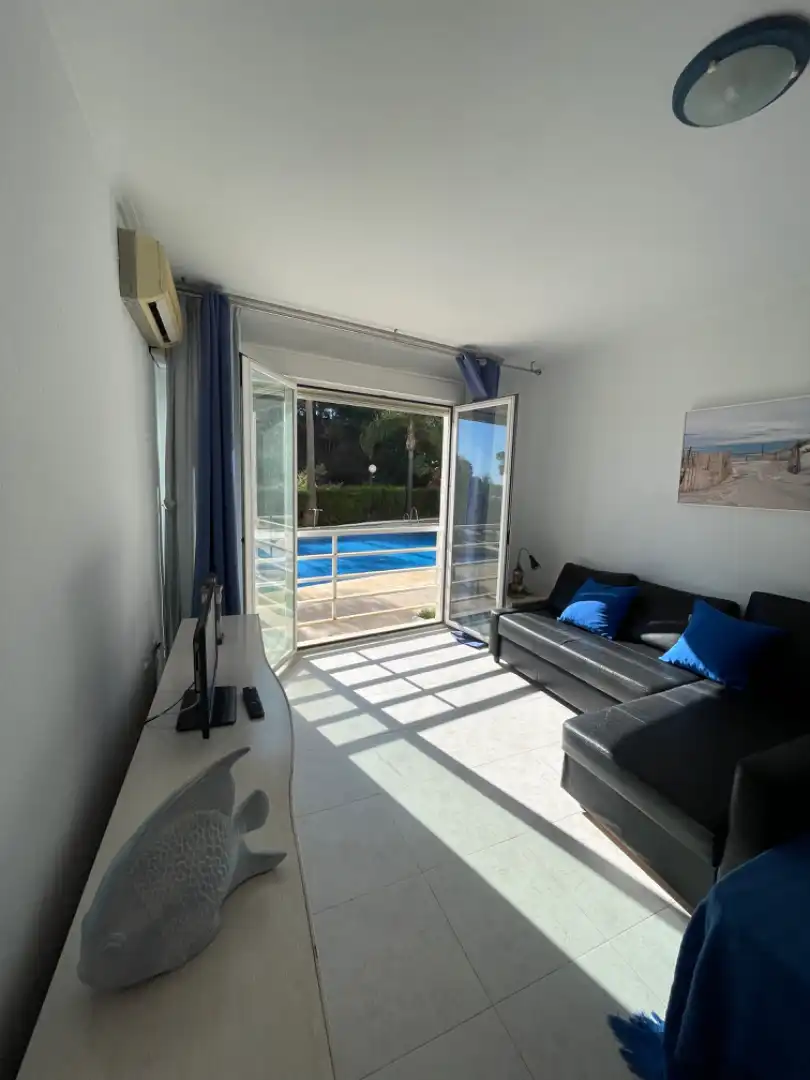 Sala d'estar de Pis en venda en Mijas amb Aire condicionat, Piscina i Moblat