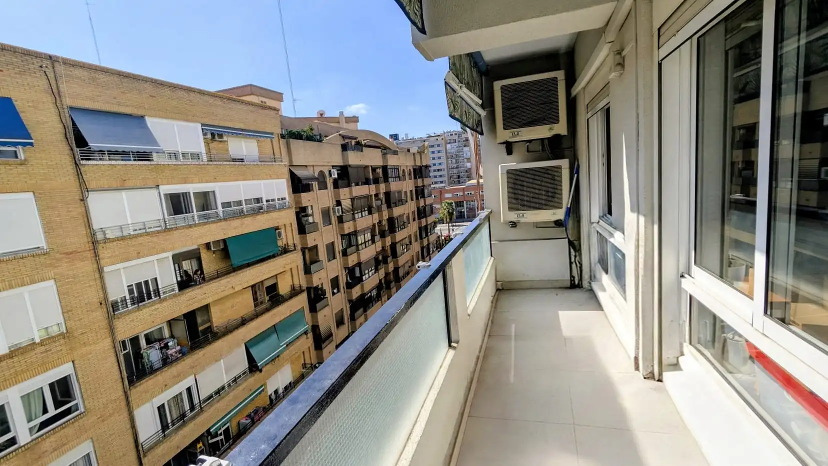 Exterior view of Flat for sale in Valencia  with Air Conditioner and Balcony