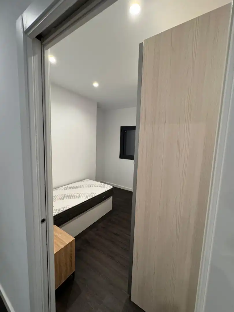 Schlafzimmer von Erdgeschoss zur Miete in Cornellà de Llobregat mit Klimaanlage, Heizung und Möbliert