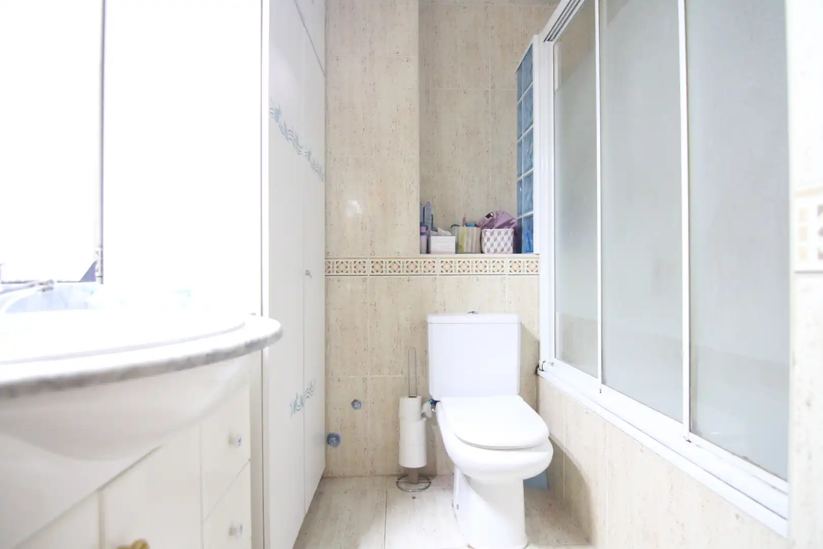 Badezimmer von Wohnung zum Verkauf in Olesa de Montserrat mit Klimaanlage, Heizung und Ofen