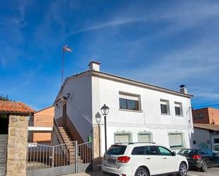 Vista exterior de Casa o xalet en venda en San Martín de Valdeiglesias amb Calefacció i Balcó