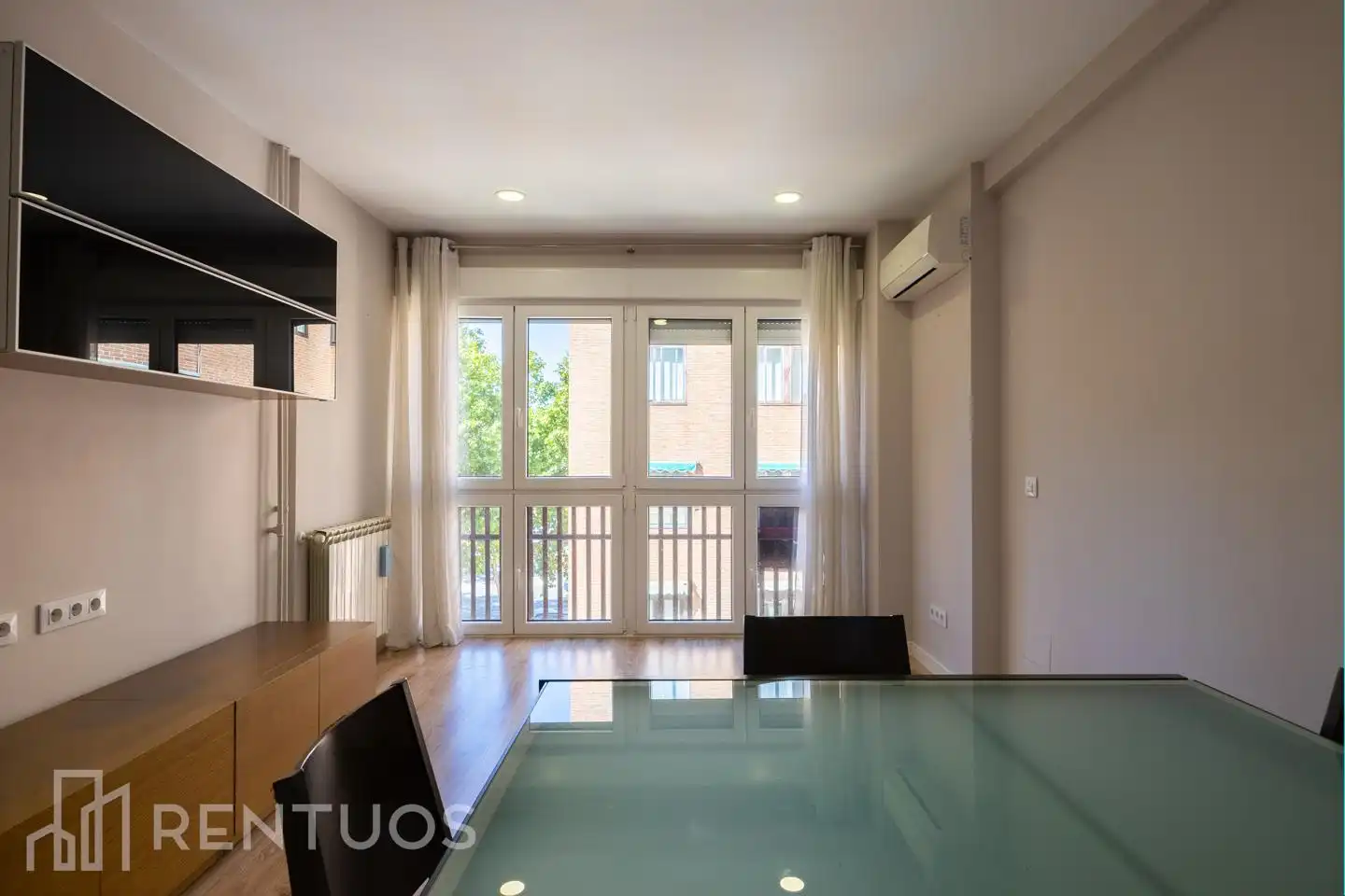 Flat with lift to rent in Calle de Valdevarnes