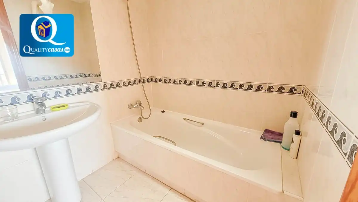 Baño de Casa adosada en venta en El Campello con Aire acondicionado, Terraza y Balcón