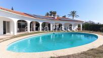 Vista exterior de Casa o xalet en venda en L'Alfàs del Pi amb Aire condicionat, Calefacció i Jardí privat