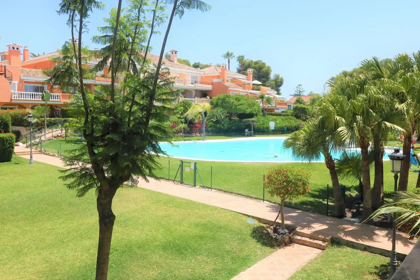 Jardín de Piso en venta en Estepona con Aire acondicionado, Terraza y Amueblado