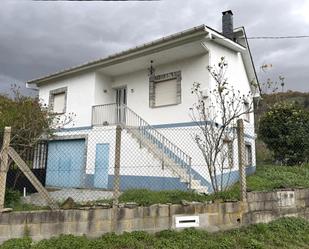 Vista exterior de Casa o xalet en venda en A Teixeira  amb Jardí privat, Traster i Moblat