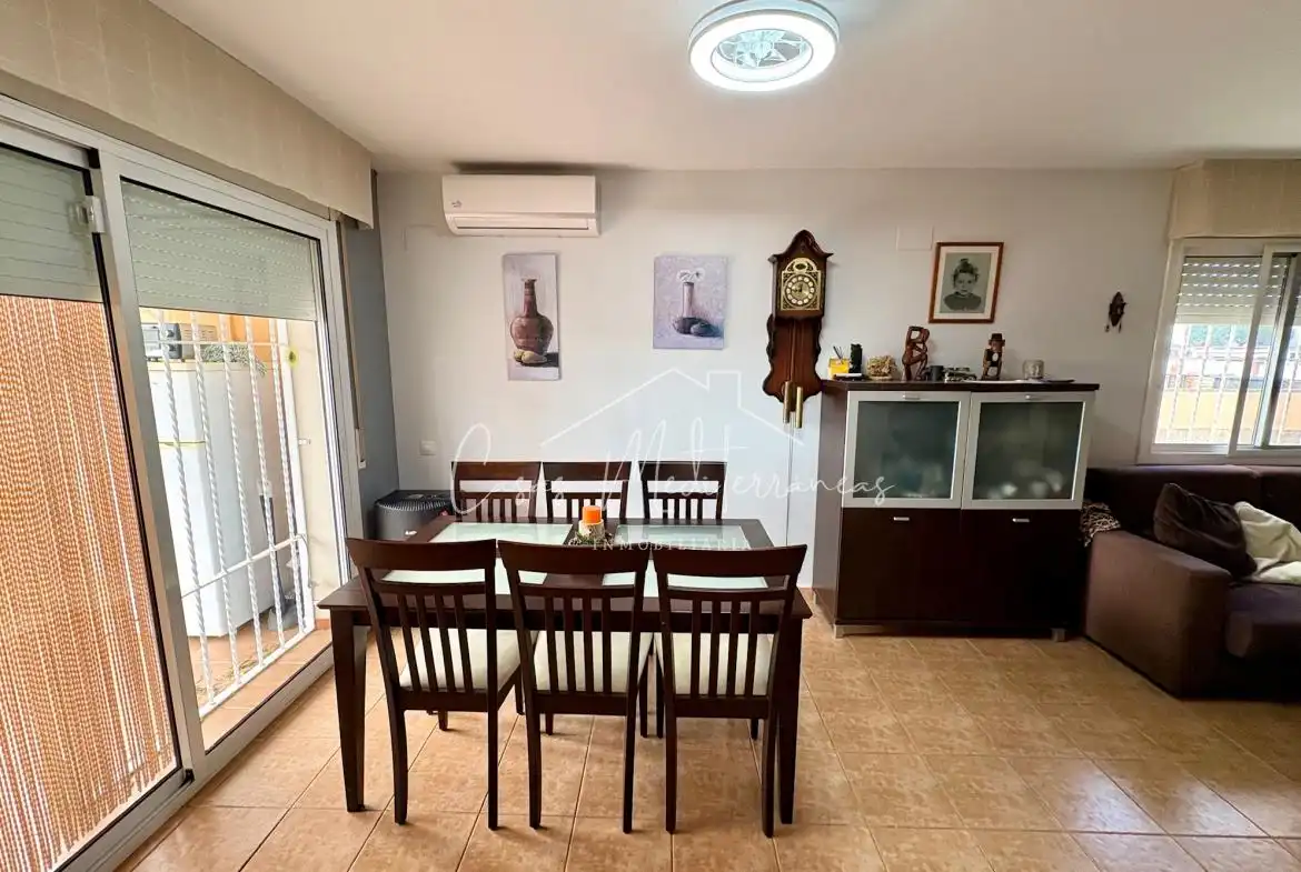 Comedor de Casa adosada en venta en Mont-roig del Camp con Aire acondicionado, Calefacción y Terraza