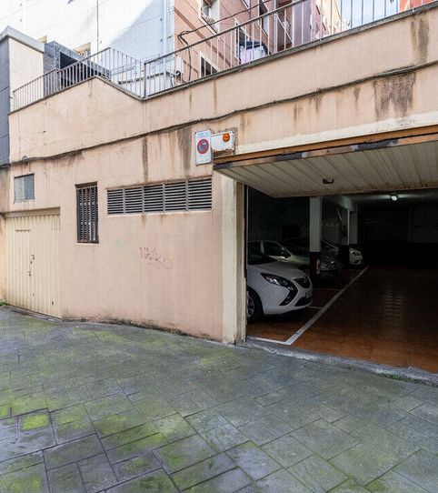 Foto 2 de Garaje en venta en Plaza de Los Tres Concejos, Txabarri - La Unión - Vista Alegre, Sestao