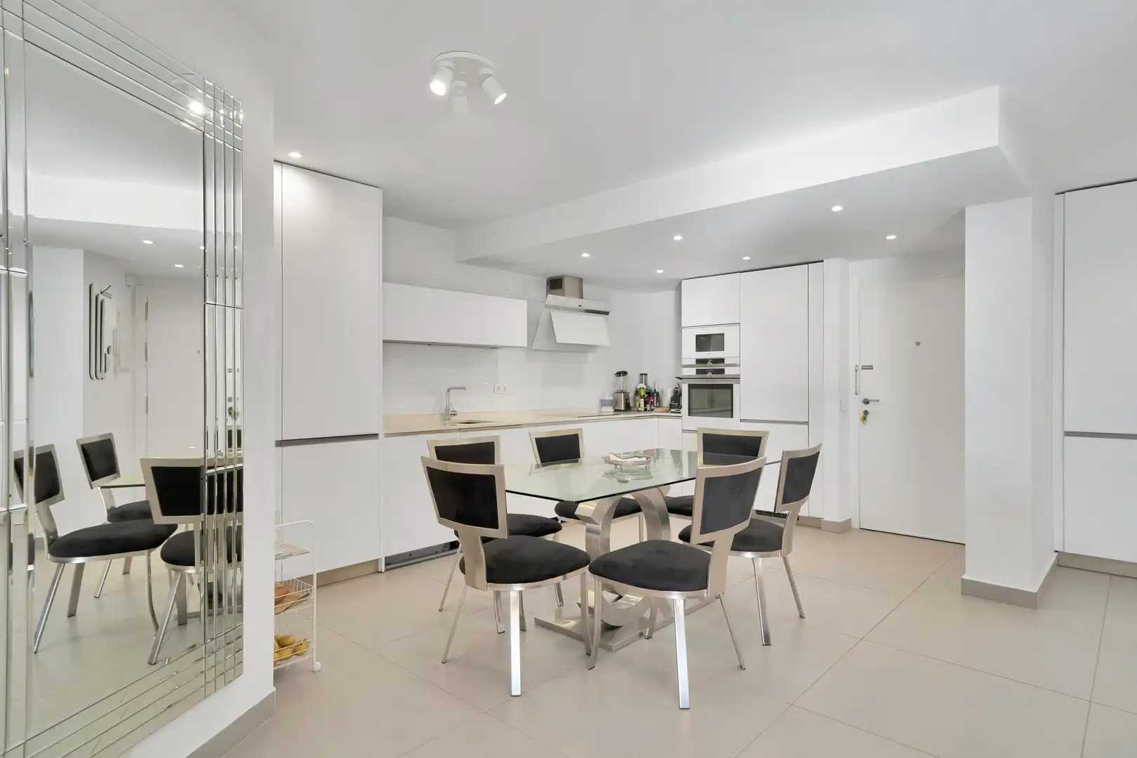 Cocina de Apartamento en venta en Marbella con Calefacción, Terraza y Piscina comunitaria