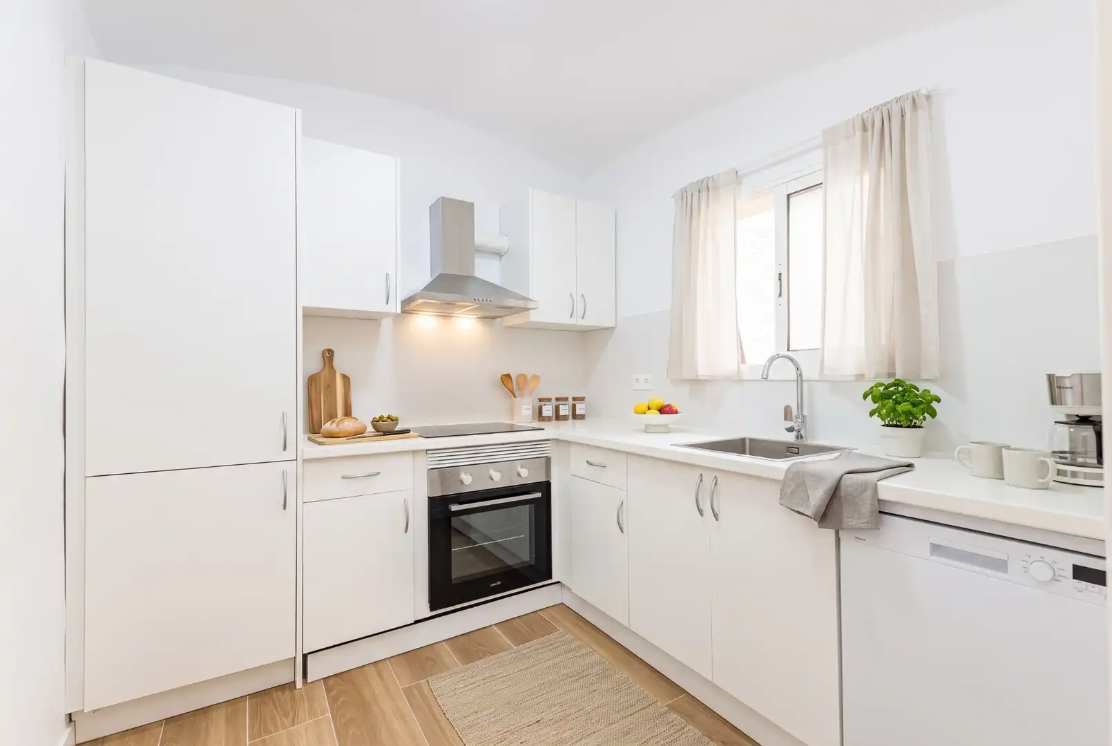 Cocina de Piso en venta en L'Hospitalet de Llobregat con Parquet, Horno y Balcón