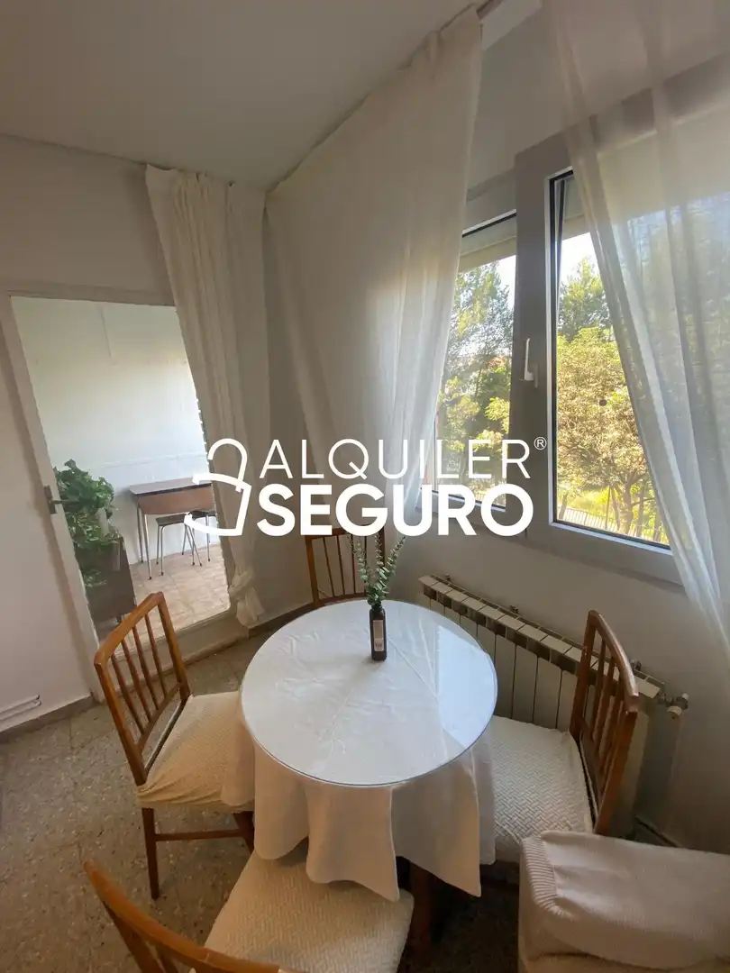 Comedor de Piso de alquiler en Guadalajara con Calefacción, Terraza y Amueblado