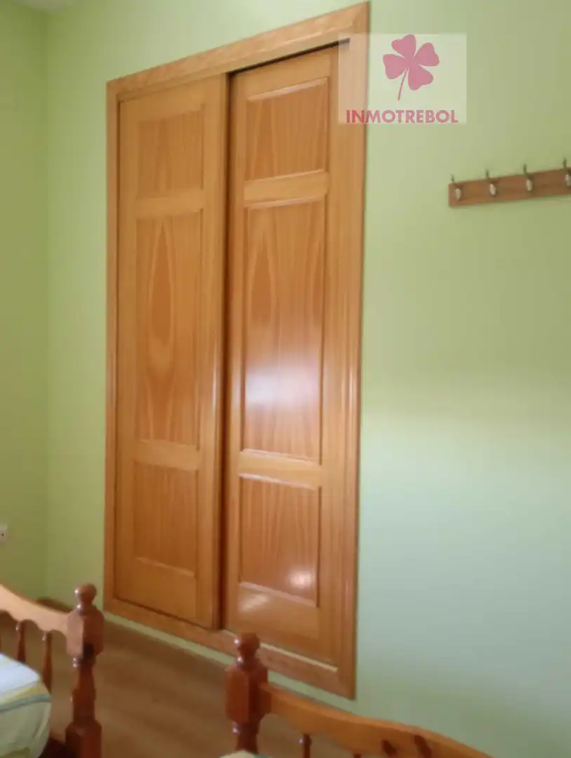 Dormitori de Casa o xalet en venda en Carrión de los Céspedes amb Jardí privat, Parquet i Piscina