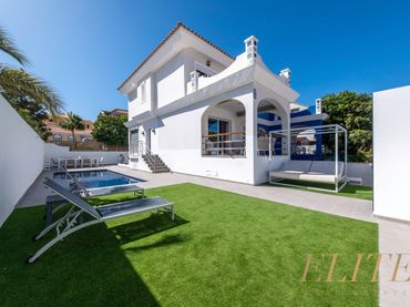 Casa aparellada amb piscina en venda a Calle TIRSO DE MOLINA 7
