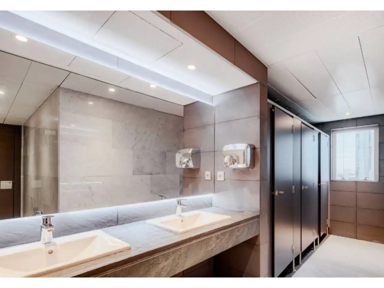 Badezimmer von Büro zur Miete in Madrid mit Klimaanlage, Heizung und Alarm