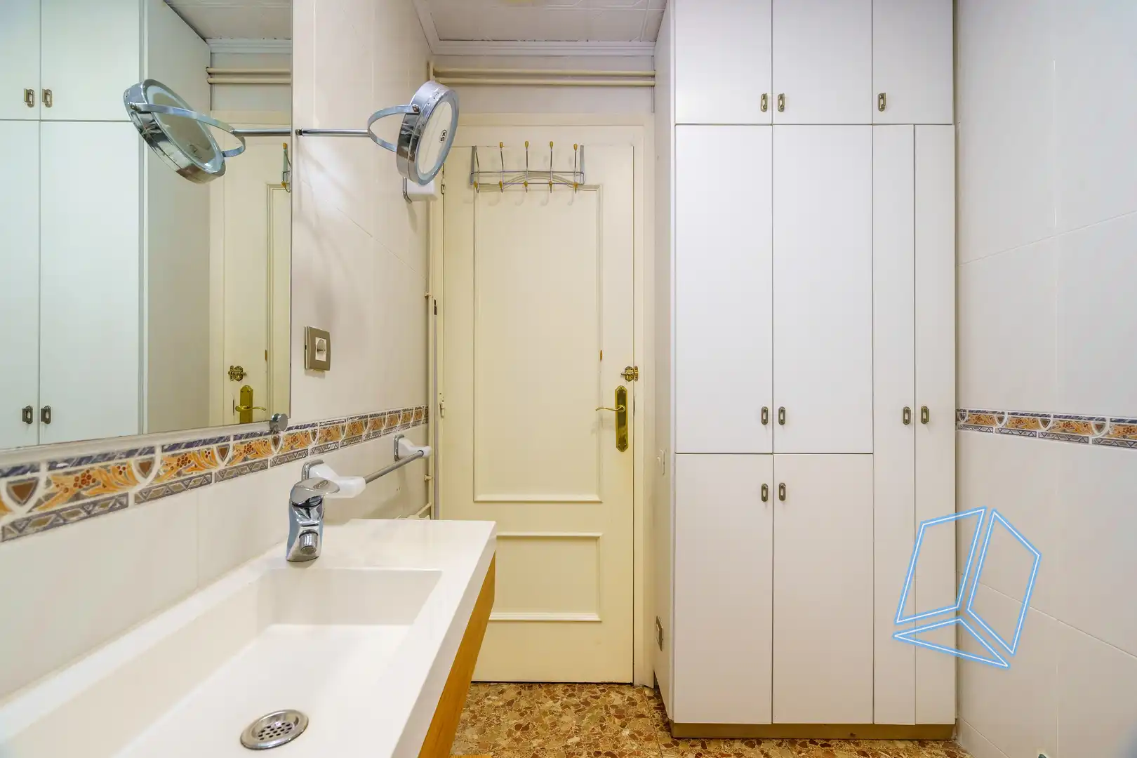 Badezimmer von Wohnung zum Verkauf in Gavà mit Abstellraum und Balkon