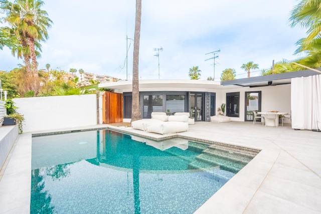 Casa adosada en Venta en  SANTA TERESA en Vallpineda - Rocamar