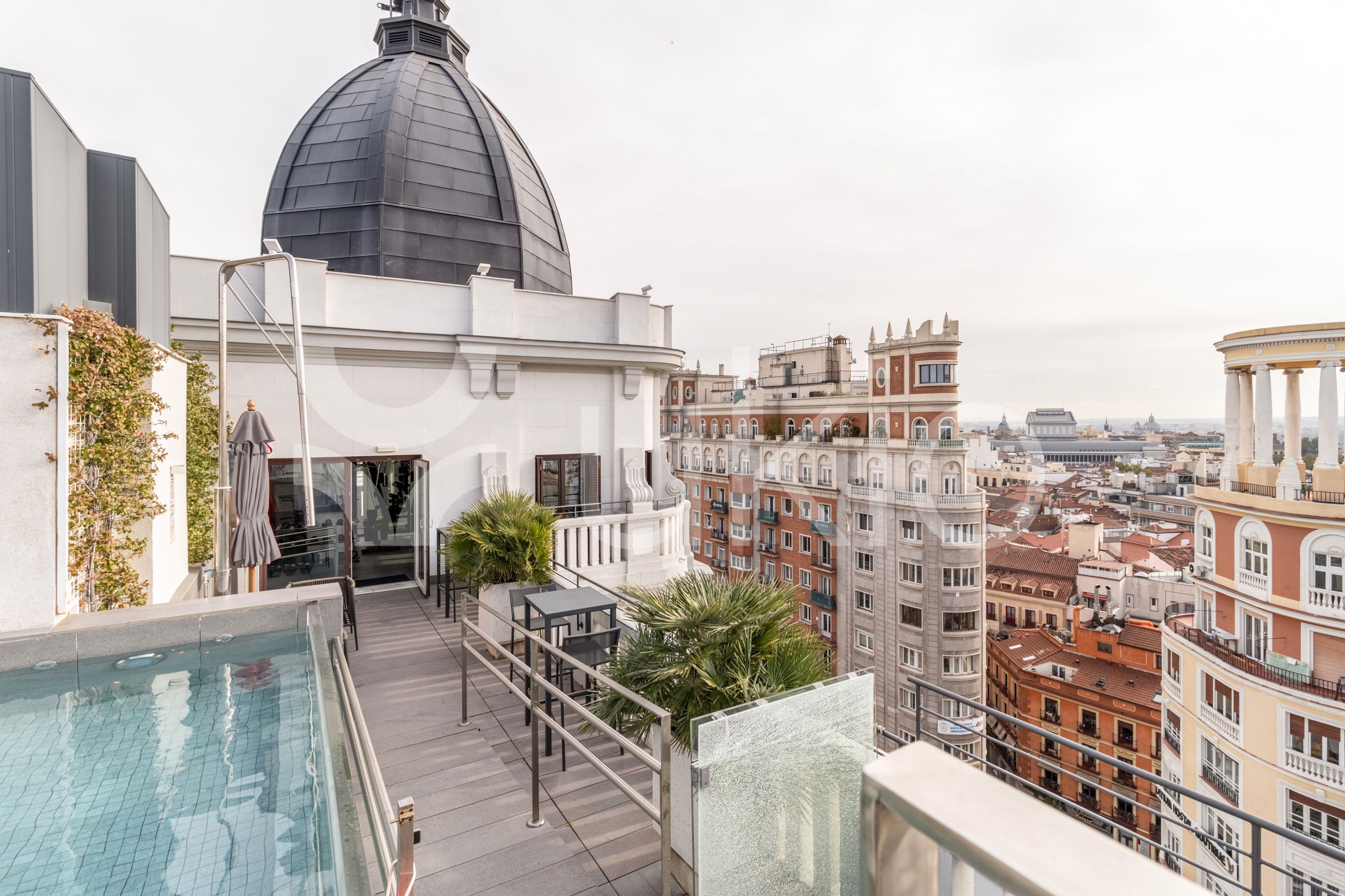 Terrassa de Apartament de lloguer en  Madrid Capital amb Aire condicionat, Calefacció i Moblat