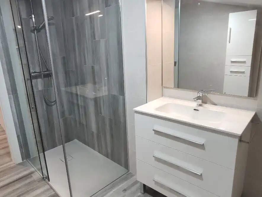 Badezimmer von Wohnung zur Miete in La Solana   mit Klimaanlage, Terrasse und Abstellraum
