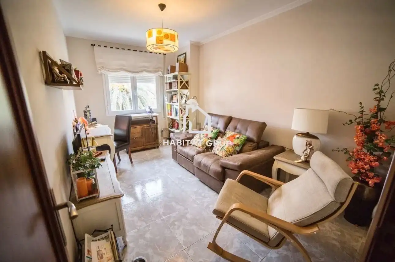 Wohnzimmer von Maisonette zum Verkauf in Flix mit Klimaanlage, Heizung und Terrasse