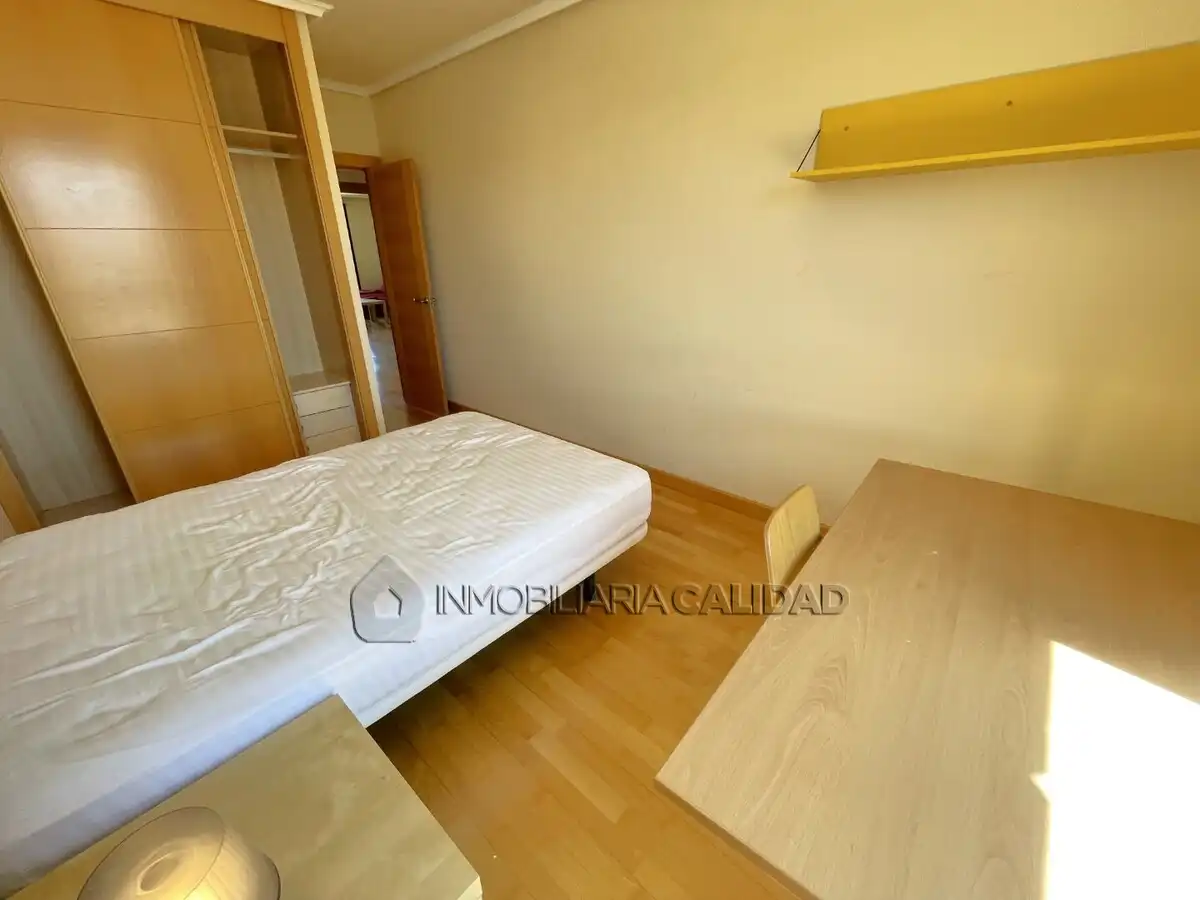 Habitación de Piso en venta en Burgos con Calefacción, Terraza y Trastero