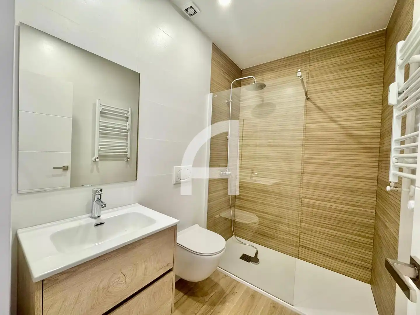 Bathroom of Flat for rent in Madrid  with Air Conditioner, Heating and Furnished