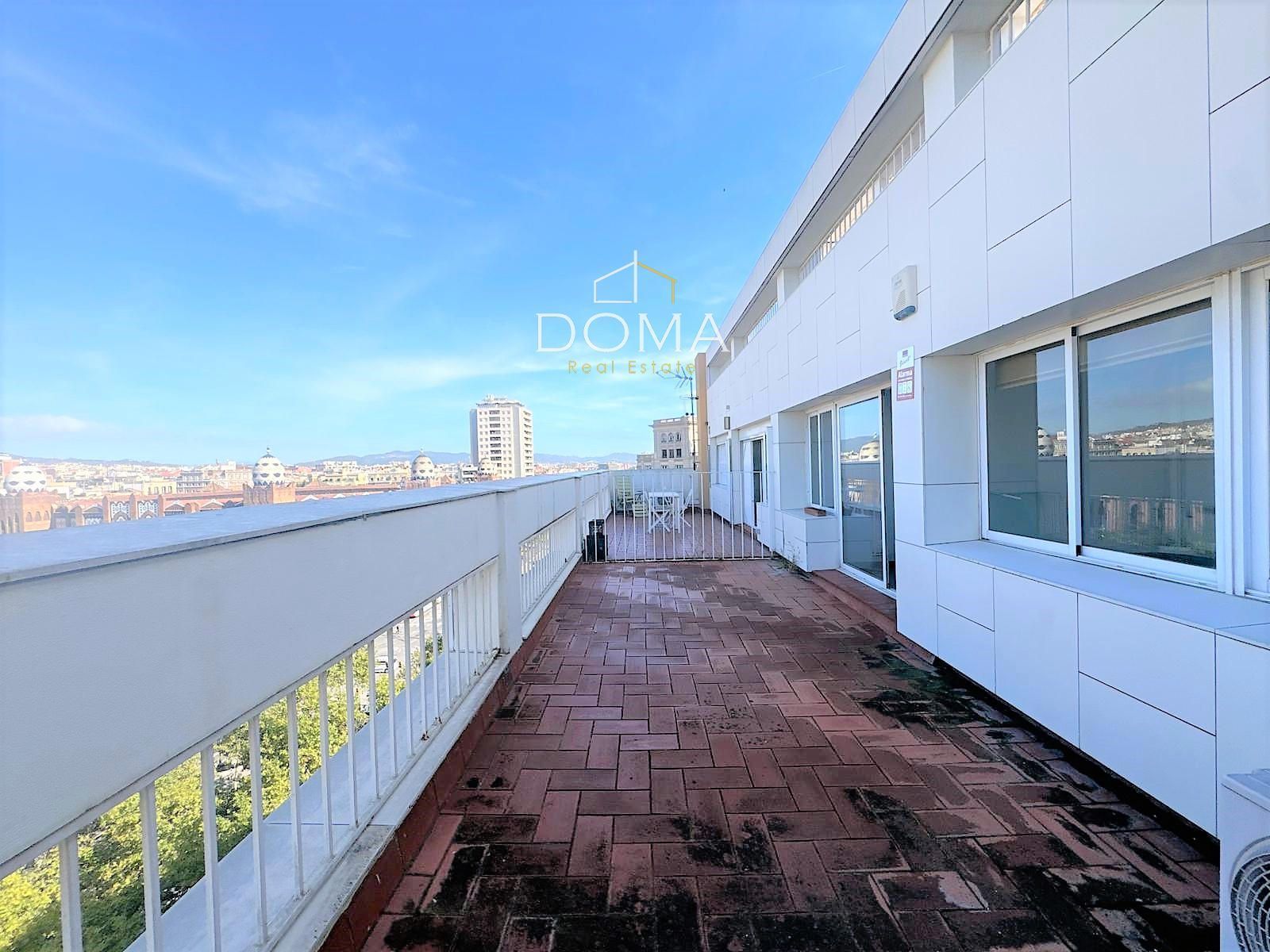 Vista exterior de Oficina de lloguer en  Barcelona Capital amb Aire condicionat, Calefacció i Balcó