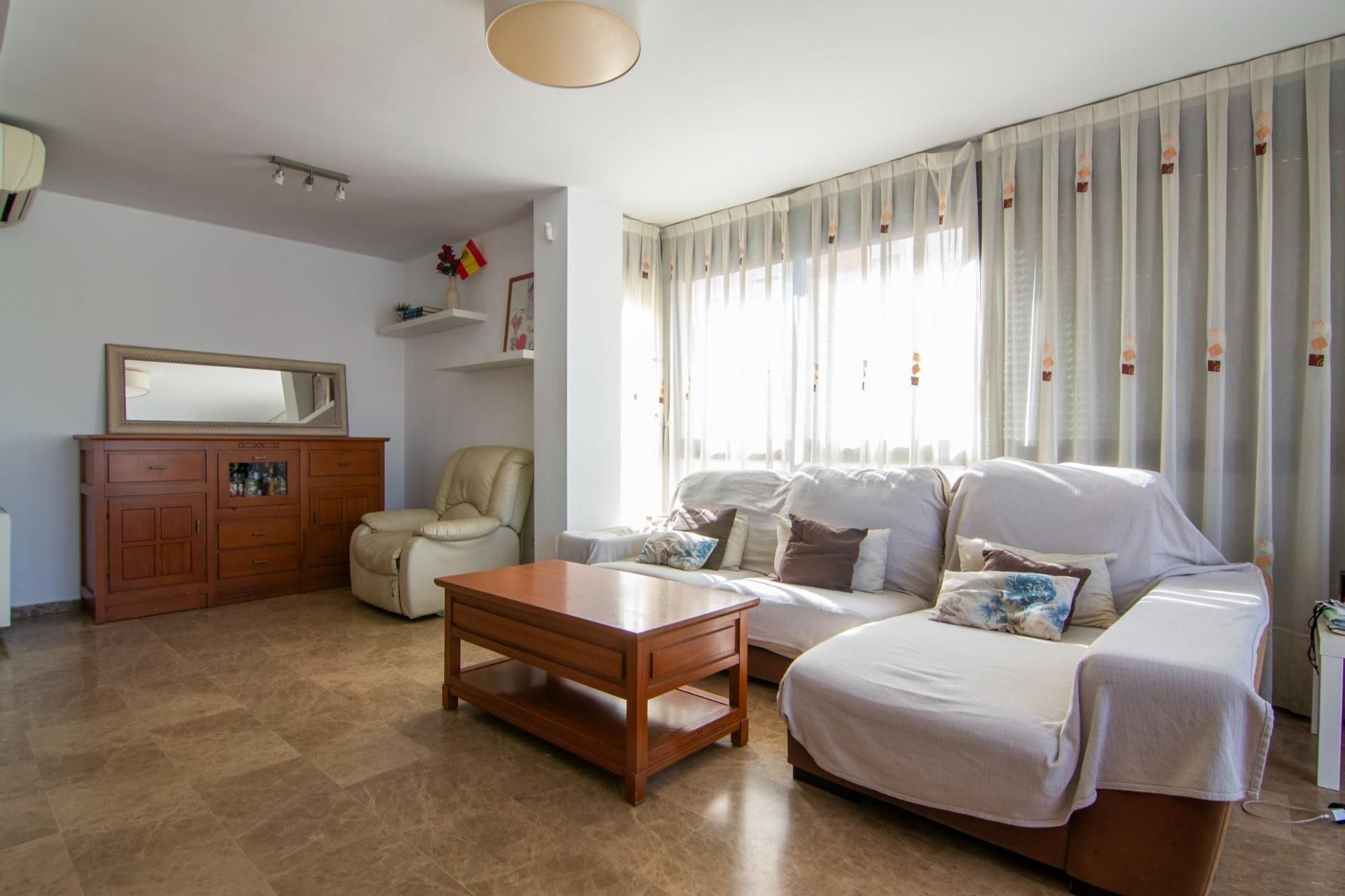 Sala de estar de Casa adosada en venta en Paiporta con Aire acondicionado, Terraza y Trastero