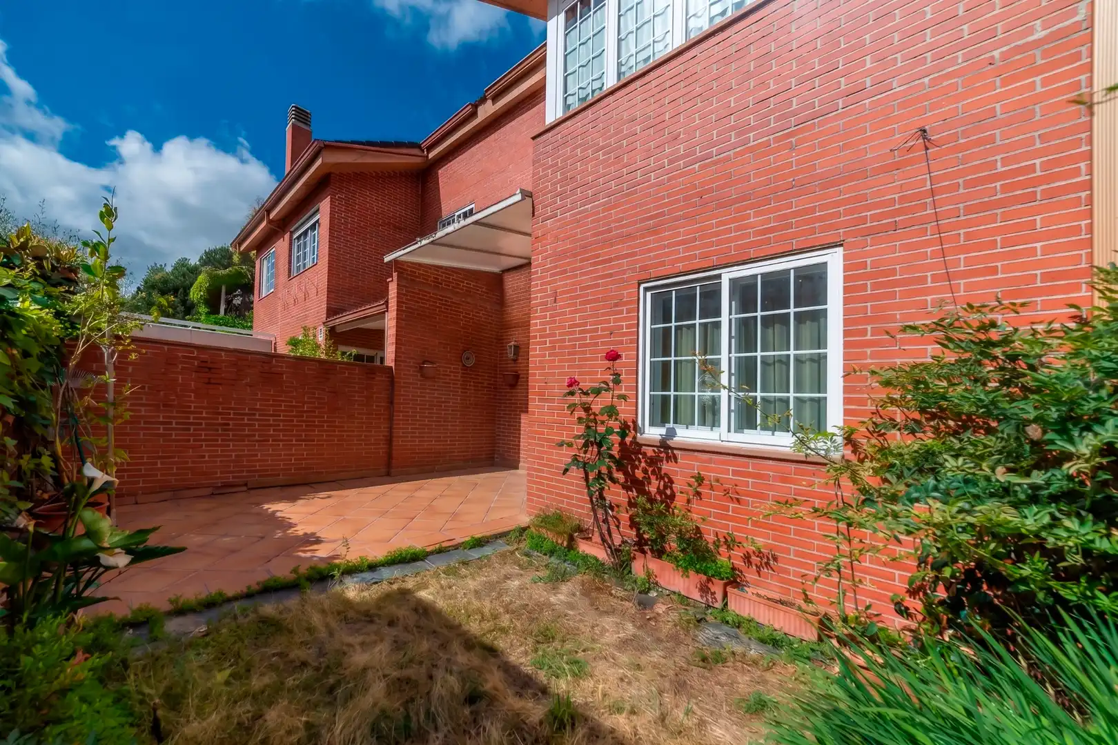 Vista exterior de Casa adosada en venta en Madrid con Aire acondicionado, Calefacción y Jardín privado