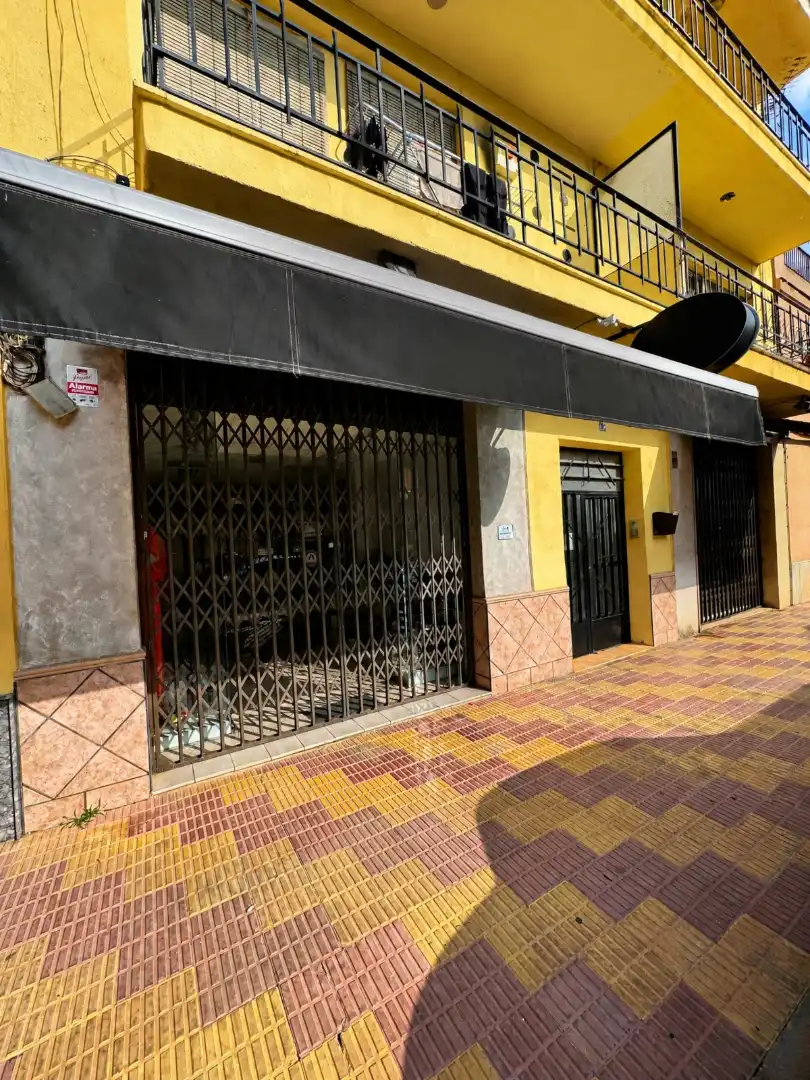 Local comercial en venta en Carrer de Ramón y Cajal 75, imagen 3