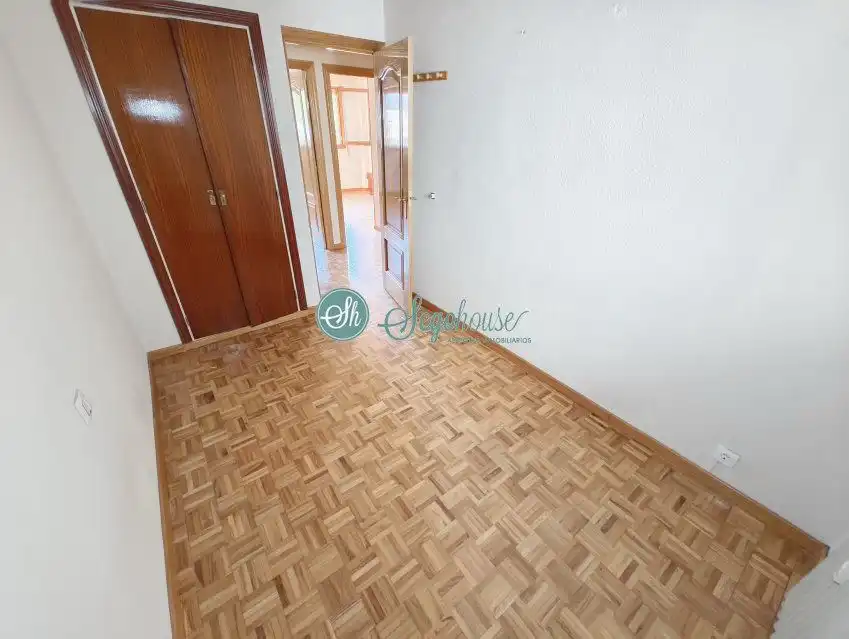 Habitación de Piso en venta en Segovia con Calefacción, Parquet y Trastero
