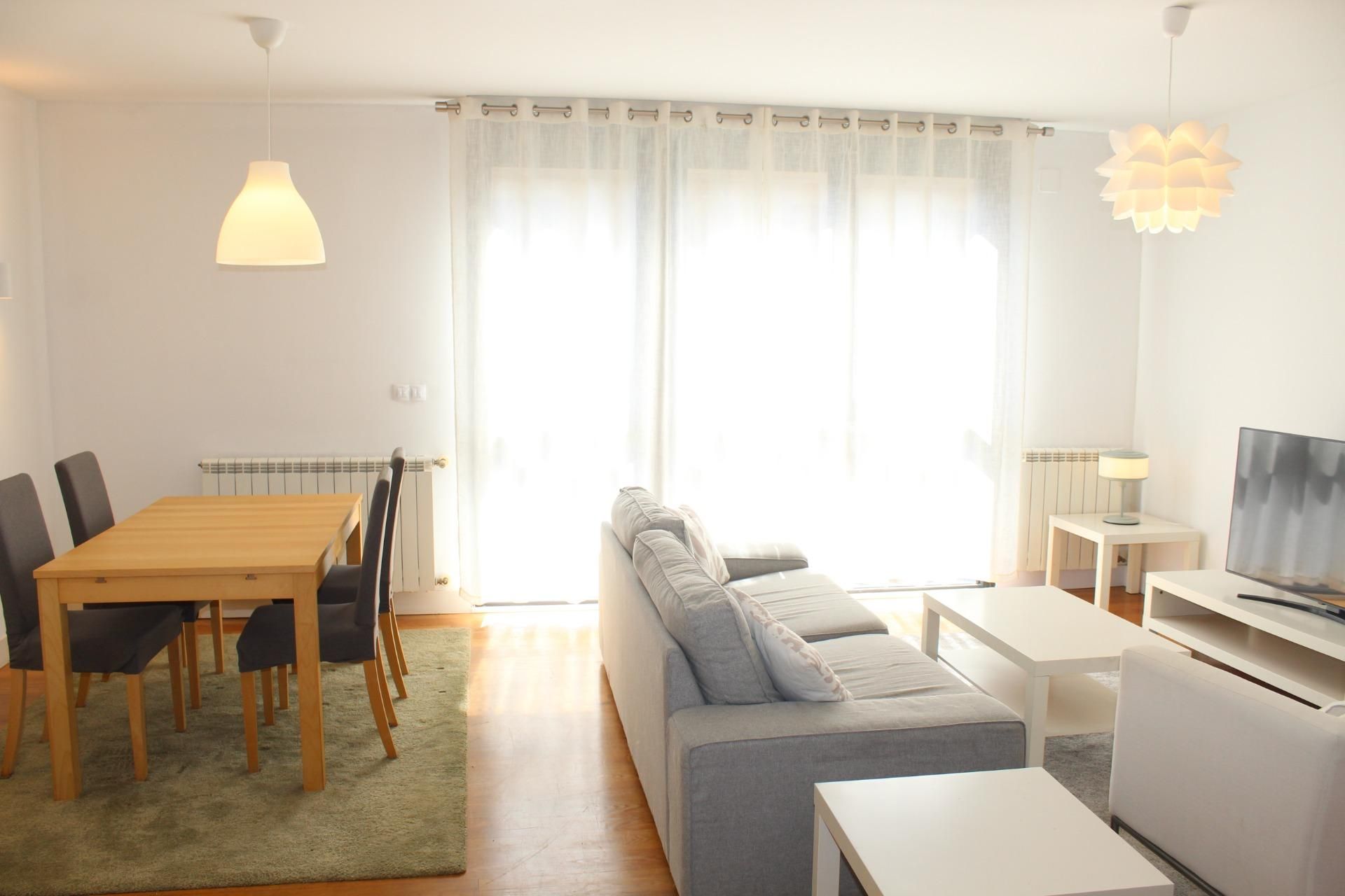 Sala d'estar de Pis en venda en Donostia - San Sebastián  amb Calefacció, Traster i Balcó