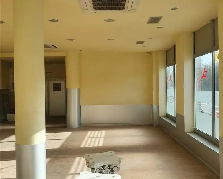 Commercial properties for sale in KRYSTAL PARC.PEÑA ROCIAS URB. BEZANA LAGO UAU-1 C/, Bezana - Prezanes