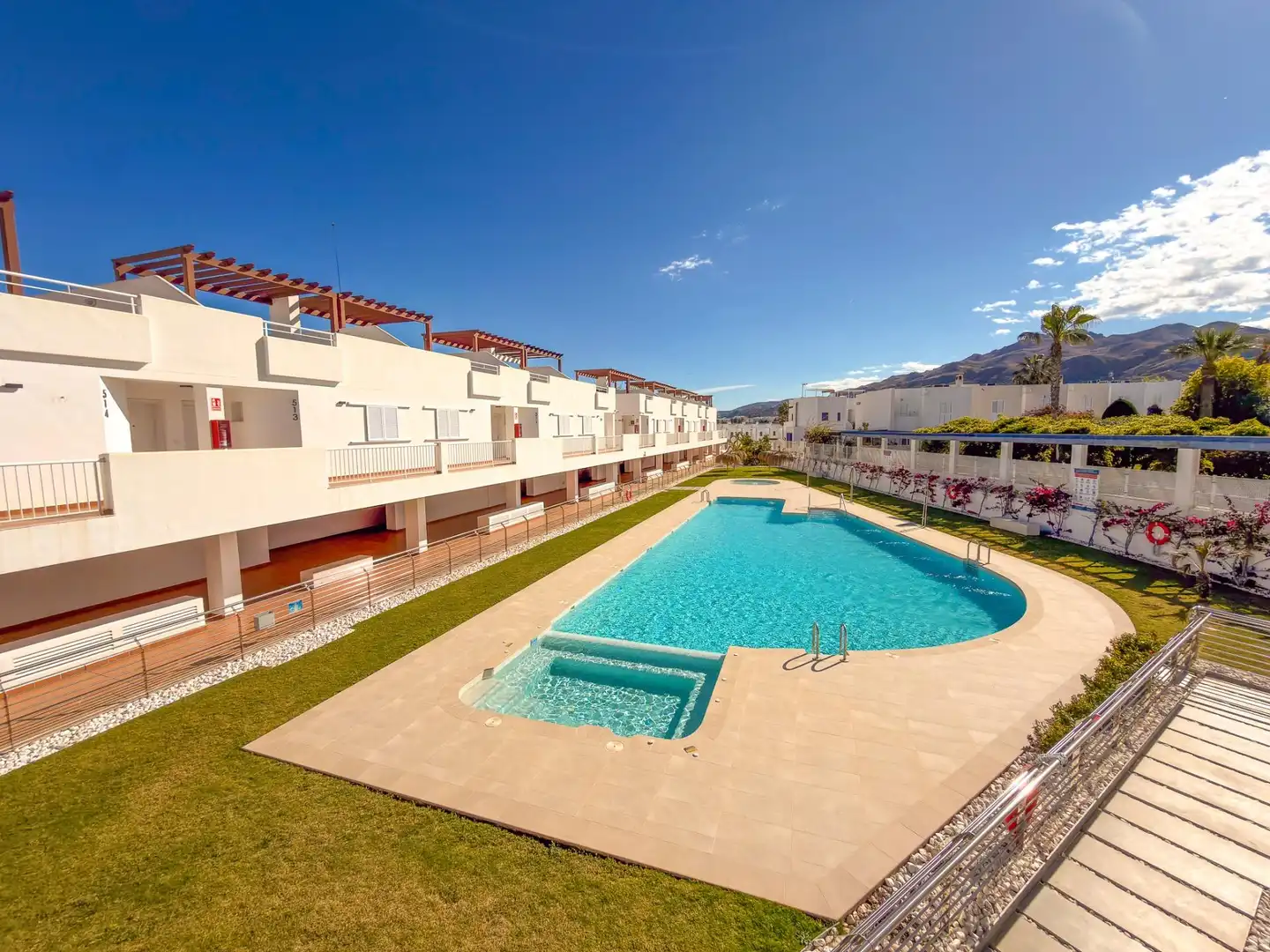 Piscina de Ático en venta en Mojácar con Aire acondicionado, Calefacción y Jardín privado