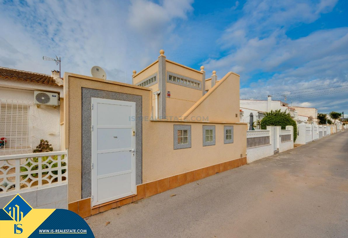 Exterior view of Single-family semi-detached for sale in Torrevieja  with Air Conditioner, Heating and Terrace