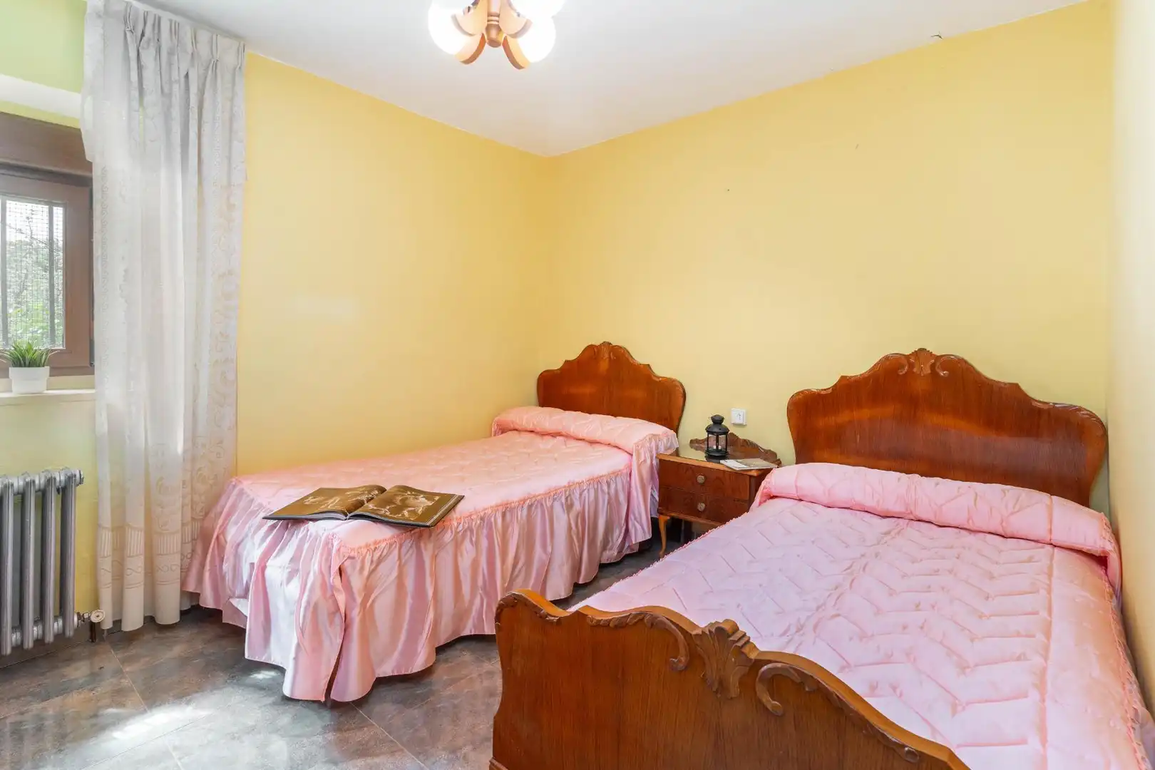 Dormitori de Casa o xalet en venda en Lena amb Calefacció, Terrassa i Traster