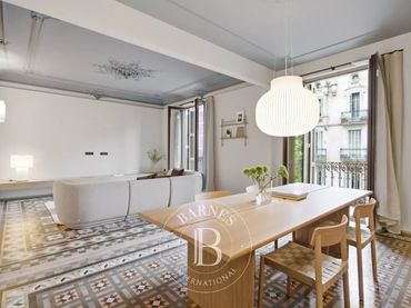 Piso con balcón en venta en Eixample