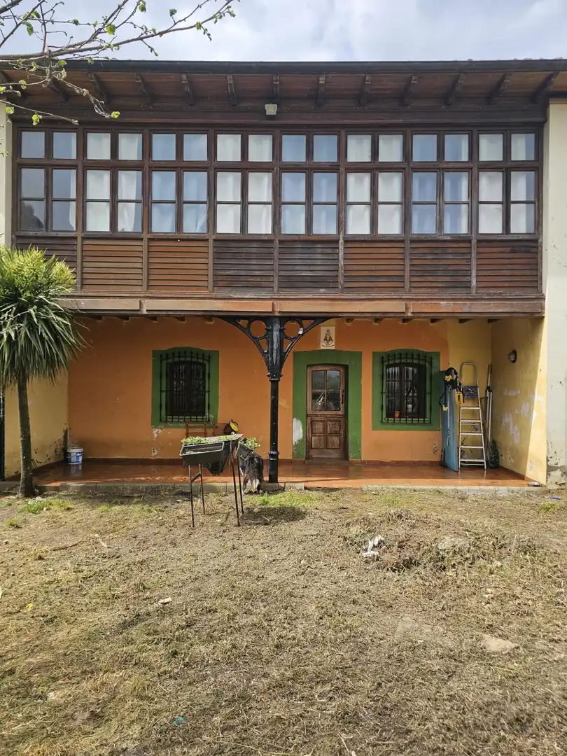 Vista exterior de Casa o xalet en venda en Ribadesella amb Calefacció, Jardí privat i Traster