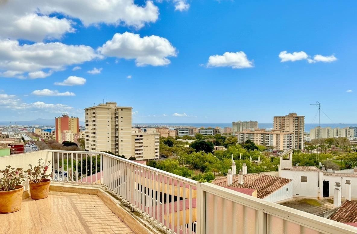 Vista exterior de Àtic en venda en  Palma de Mallorca amb Terrassa i Balcó