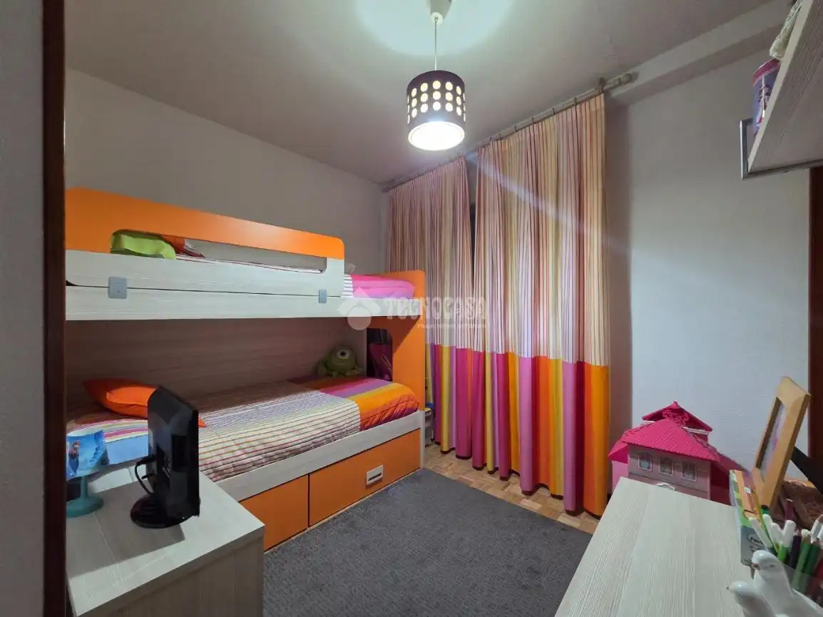 Habitación de Piso en venta en Velilla de San Antonio con Aire acondicionado, Calefacción y Amueblado