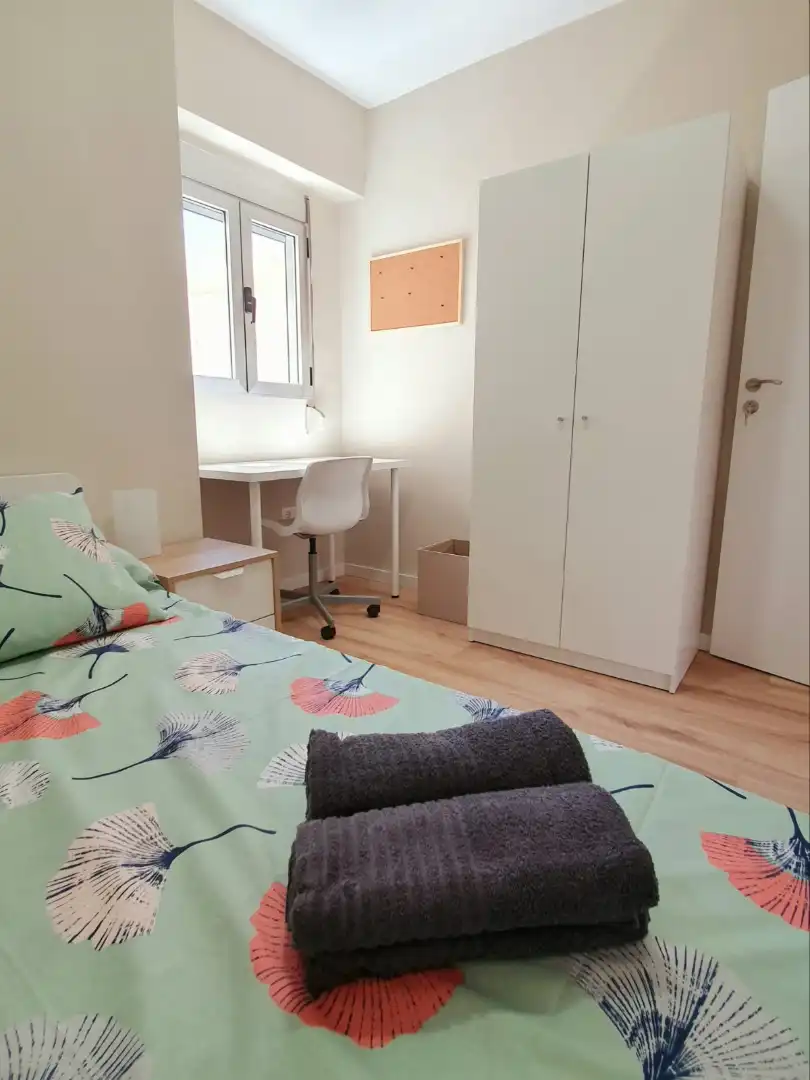 Habitación de Piso de alquiler en Valencia con Aire acondicionado, Parquet y Amueblado