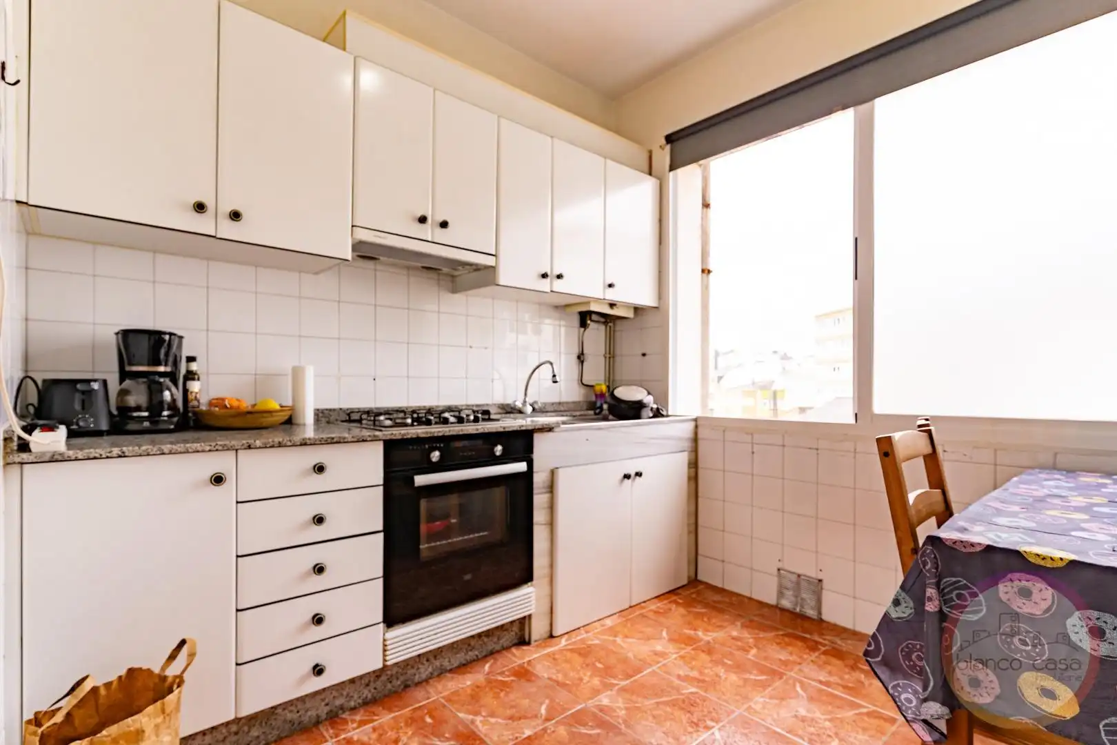 Küche von Wohnung zum Verkauf in Carballo mit Möbliert