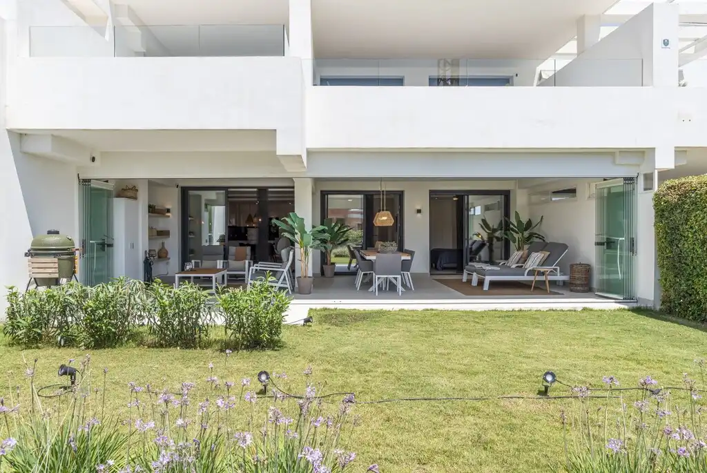 Apartment with pool for sale in Estepona Pueblo, imagen 3