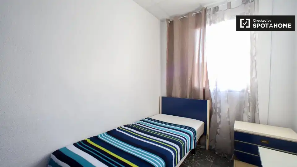 Bedroom of Flat for rent in Valencia  with Air Conditioner, Heating and Furnished