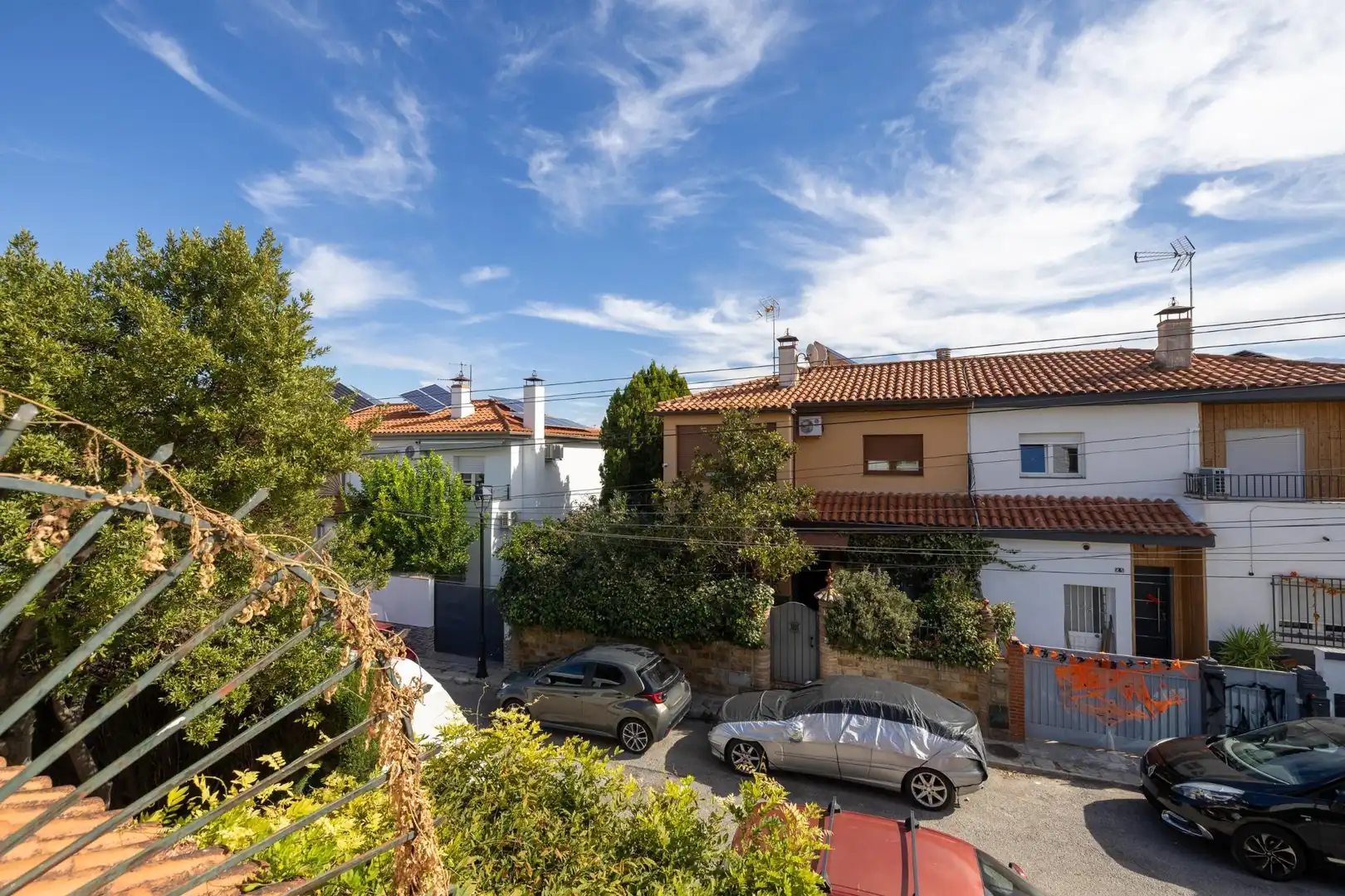 Vista exterior de Casa adosada en venta en Ogíjares con Aire acondicionado, Calefacción y Jardín privado